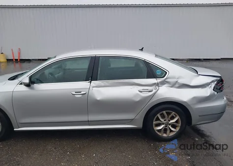 2017 Volkswagen Passat 1.8T S из США, поврежденный, VIN 1VWAT7A38HC019528